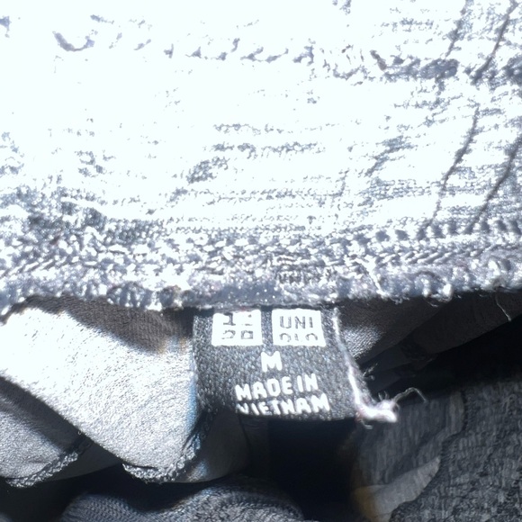 2 Uniqlo Jogger Pants - Picture 4 of 7